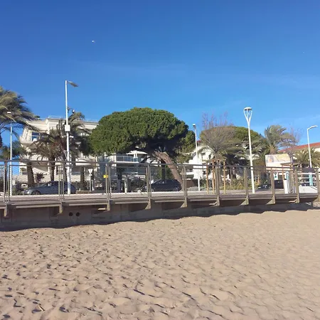 Superbe Bord De Avec Piscine Lägenhet